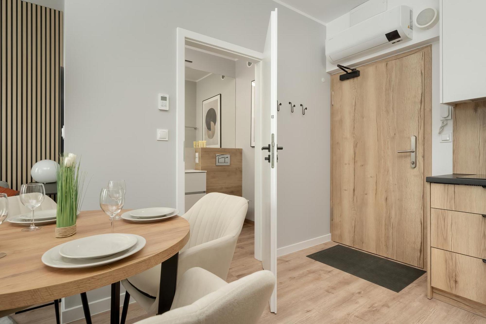 Apartamenty Zwycieska Z Klimatyzacja, Free Garage Wroclaw By Noclegi Renters 외부 사진